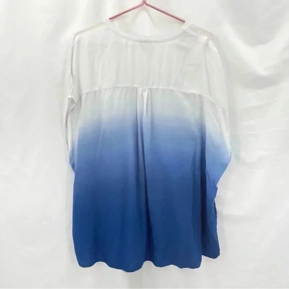 Torrid Women’s Sleeveless Blouse Top Size 3 Blue White Button Down Pocket - Picture 3 of 11